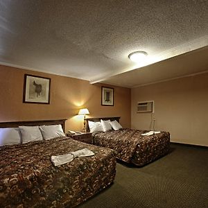 Queen Room Two Queen Beds Smoking